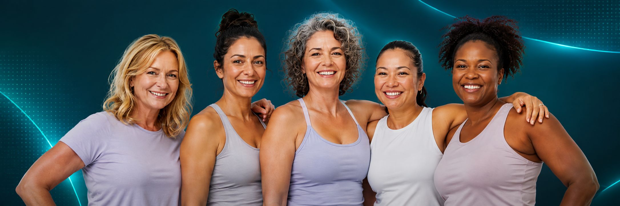 Grupo diverso de mujeres mayores de 40 años sonriendo